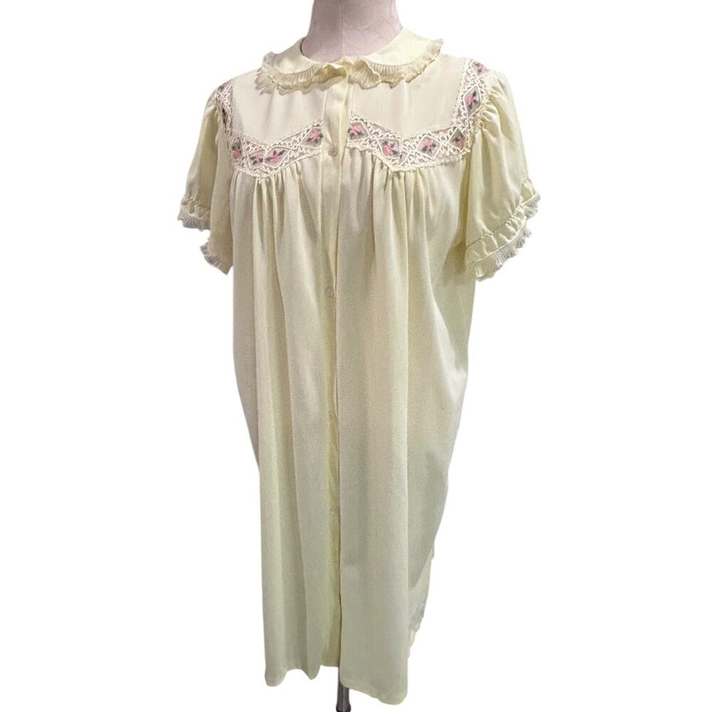 Vintage Nylon Robe Peignoir Butter Yellow Floral Lace Short Sleeve